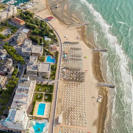 3 Flat With Wi-fi And Private Patio In A Area Of * Lignano Sabbiadoro
